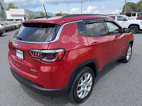 Used 2023 Jeep Compass Latitude w/ Sun and Sound Group AWD/4WD image 5