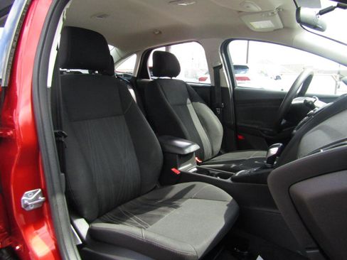 Used 2018 Ford Focus SE FWD image 23