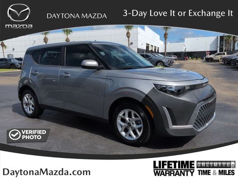 Used 2023 Kia Soul LX w/ LX Technology Package FWD image 1