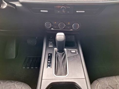 Certified 2025 Nissan Kicks SV image 15