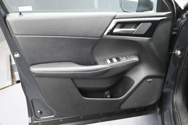 Used 2025 Mitsubishi Outlander SE FWD image 13