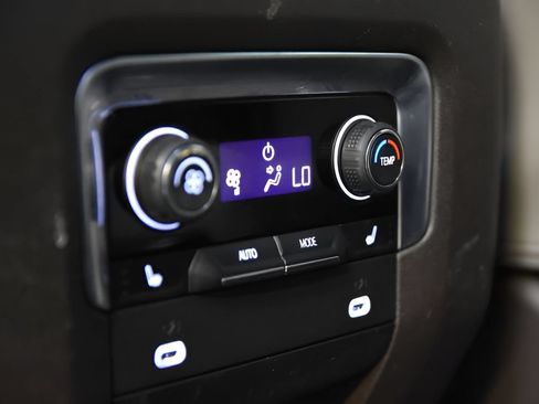 Used 2021 Chevrolet Tahoe LT w/ Luxury Package RWD image 35