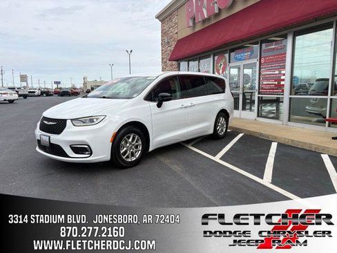 Certified 2024 Chrysler Pacifica Touring-L FWD image 1