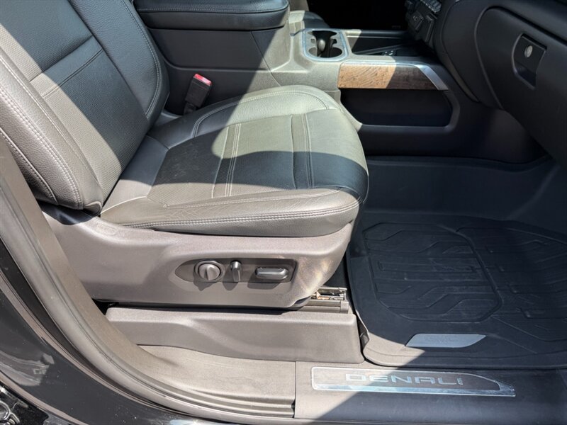 Used 2021 GMC Sierra 1500 Denali w/ Denali Ultimate Package AWD/4WD image 34