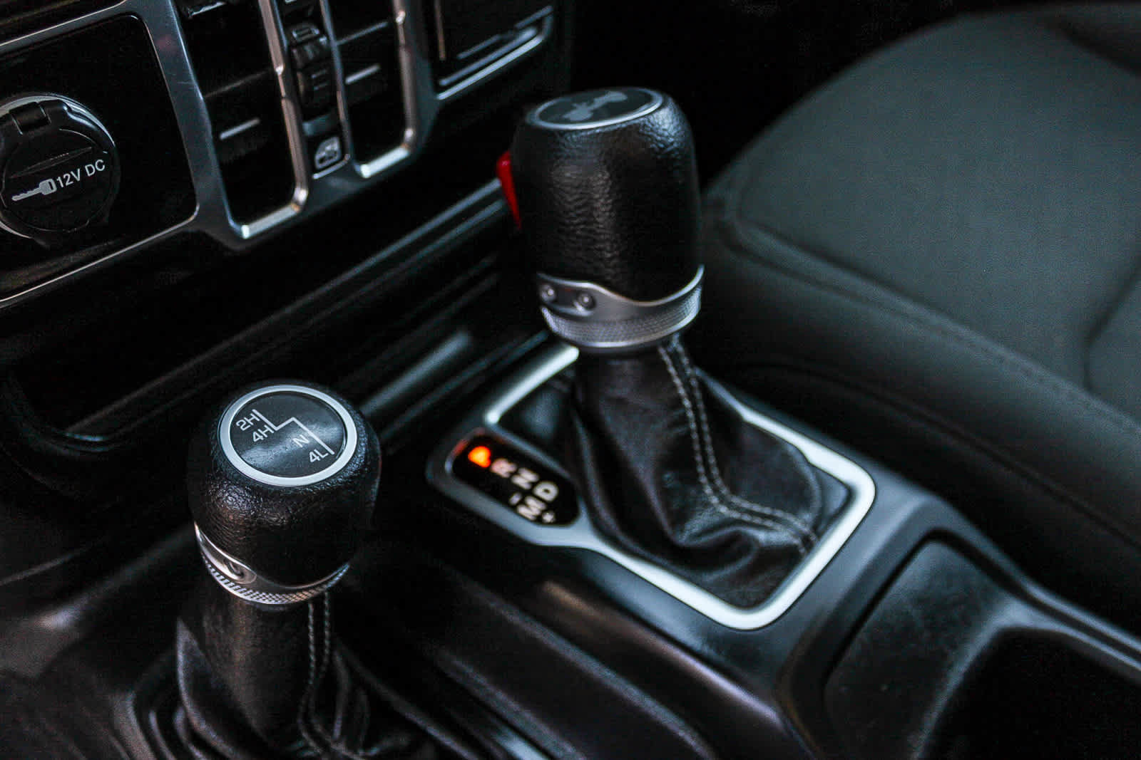 Used 2020 Jeep Wrangler Unlimited Sahara AWD/4WD image 19