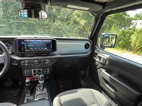 Used 2024 Jeep Wrangler Willys image 29