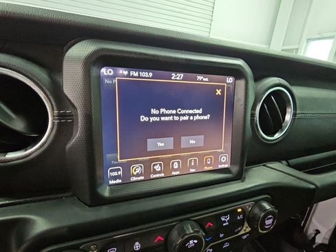 Used 2022 Jeep Wrangler Unlimited Sahara w/ Cold Weather Group AWD/4WD image 21