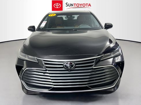 Used 2019 Toyota Avalon Limited image 10