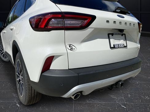 New 2025 Ford Escape SE w/ Class II Trailer Tow Package FWD image 42