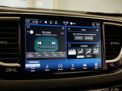 Used 2024 Chrysler Pacifica Touring-L image 31