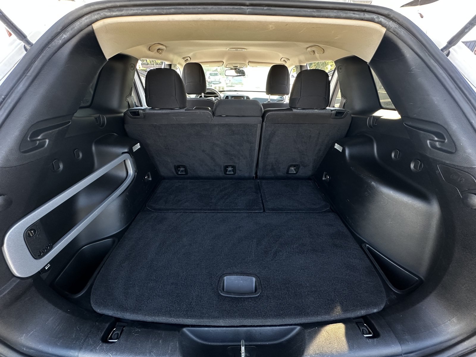 Used 2014 Jeep Cherokee Sport FWD image 4