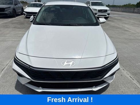 Used 2024 Hyundai Elantra SE FWD image 15