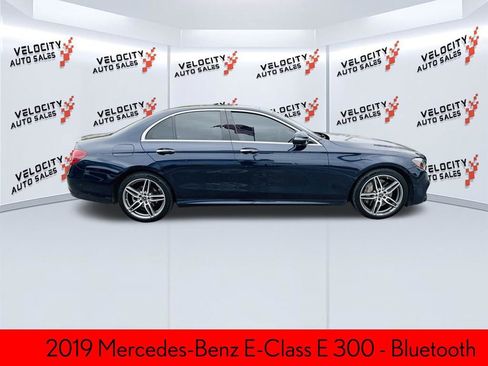 Used 2019 Mercedes-Benz E 300 4MATIC image 2