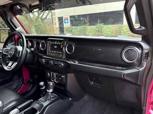 Used 2021 Jeep Wrangler Unlimited Sahara image 36