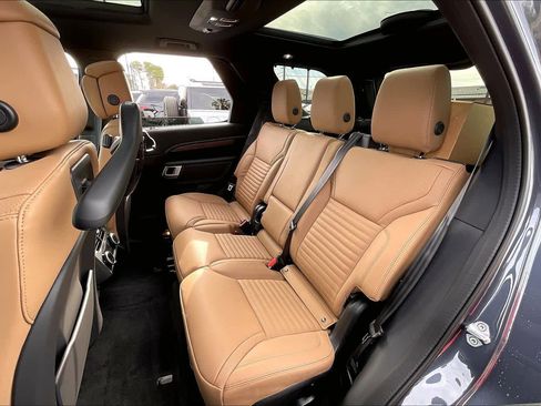 New 2026 Land Rover Discovery Dynamic SE image 12