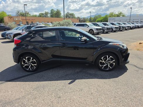Used 2018 Toyota C-HR XLE FWD image 6