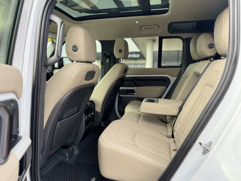 Used 2022 Land Rover Defender 110 SE image 10