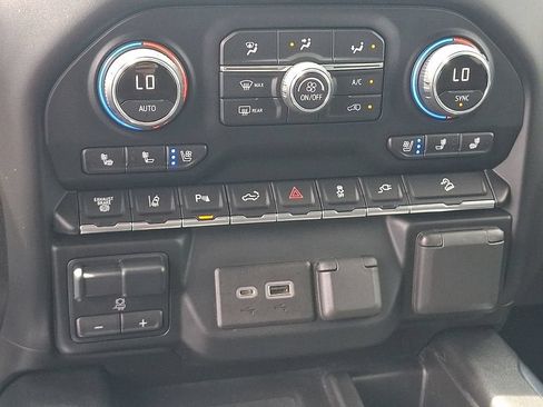 Used 2021 Chevrolet Silverado 2500 LTZ w/ LTZ Premium Package AWD/4WD image 15