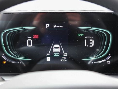 Certified 2025 Kia Niro EX Touring FWD image 22