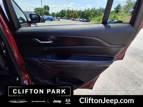 Used 2023 Jeep Grand Cherokee L Laredo AWD/4WD image 14