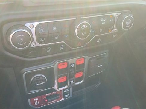 Used 2023 Jeep Gladiator Rubicon w/ LED Lighting Group image 20