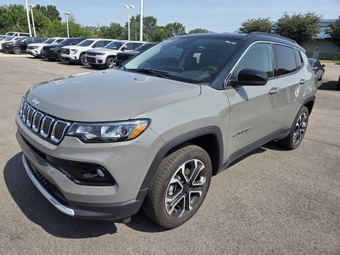 Used 2022 Jeep Compass Limited AWD/4WD image 7