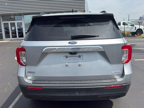 Used 2024 Ford Explorer XLT AWD/4WD image 4