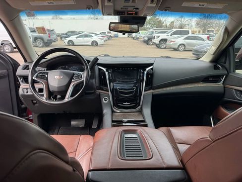 Used 2018 Cadillac Escalade Premium Luxury image 18