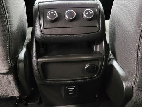 Used 2015 Chevrolet Traverse LT w/ Style and Technology Package FWD image 24