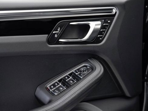 Used 2025 Porsche Macan image 7