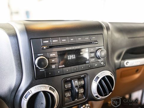 Used 2015 Jeep Wrangler Unlimited Sahara image 25