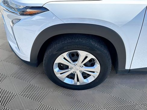 Used 2025 Chevrolet Trax LS image 28