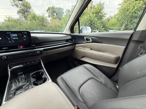 Used 2026 Kia Carnival FWD image 35