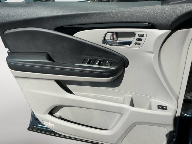 Used 2021 Honda Pilot Touring image 11