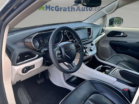 Used 2023 Chrysler Pacifica Limited FWD image 20