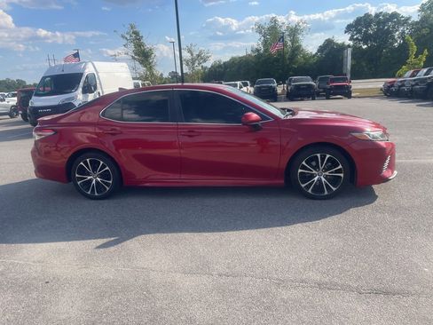 Used 2019 Toyota Camry SE image 12