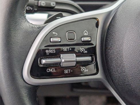 Used 2020 Mercedes-Benz GLB 250 4MATIC w/ Premium Package image 21