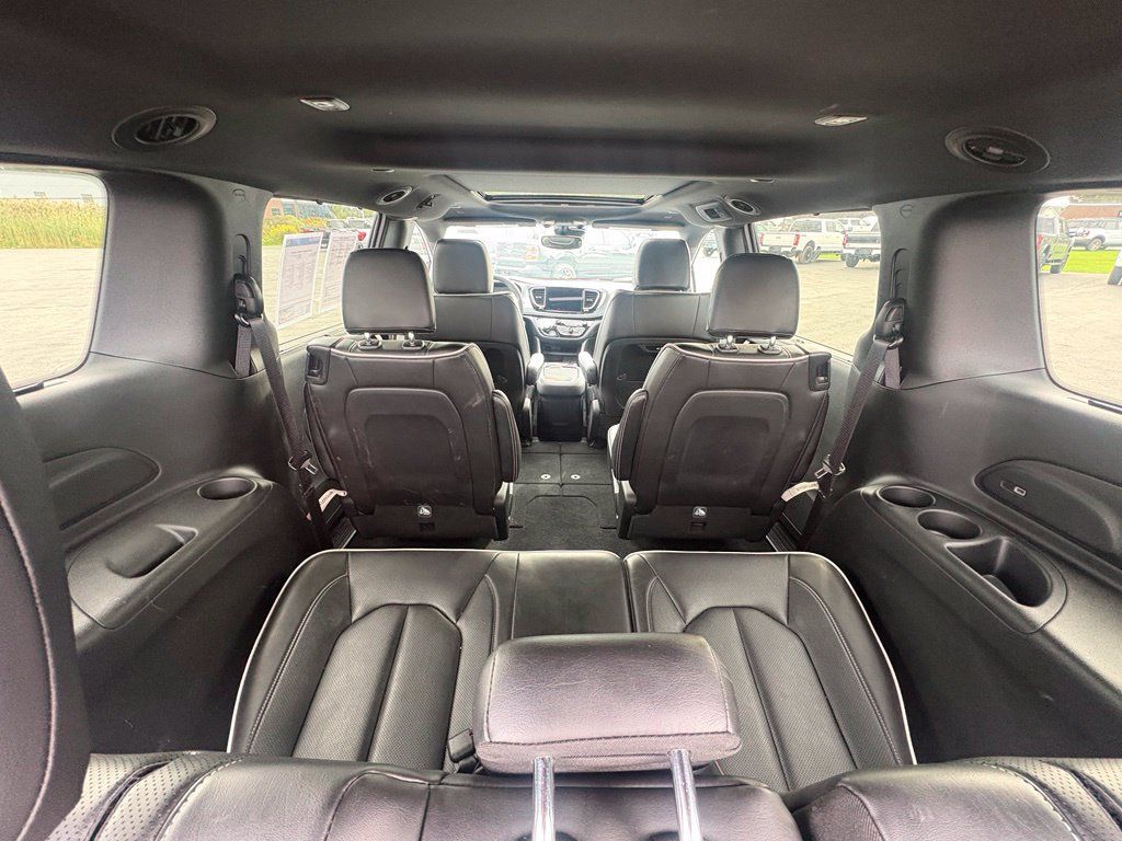 Used 2025 Chrysler Pacifica Limited FWD image 14