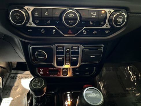 Used 2024 Jeep Gladiator Rubicon w/ Safety Group AWD/4WD image 20