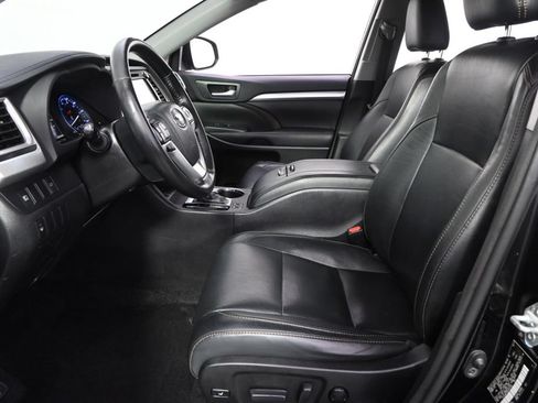Used 2017 Toyota Highlander XLE AWD/4WD image 13