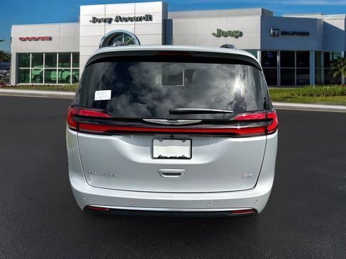 New 2026 Chrysler Pacifica Pinnacle image 7