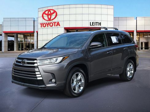 Used 2018 Toyota Highlander Limited image 1