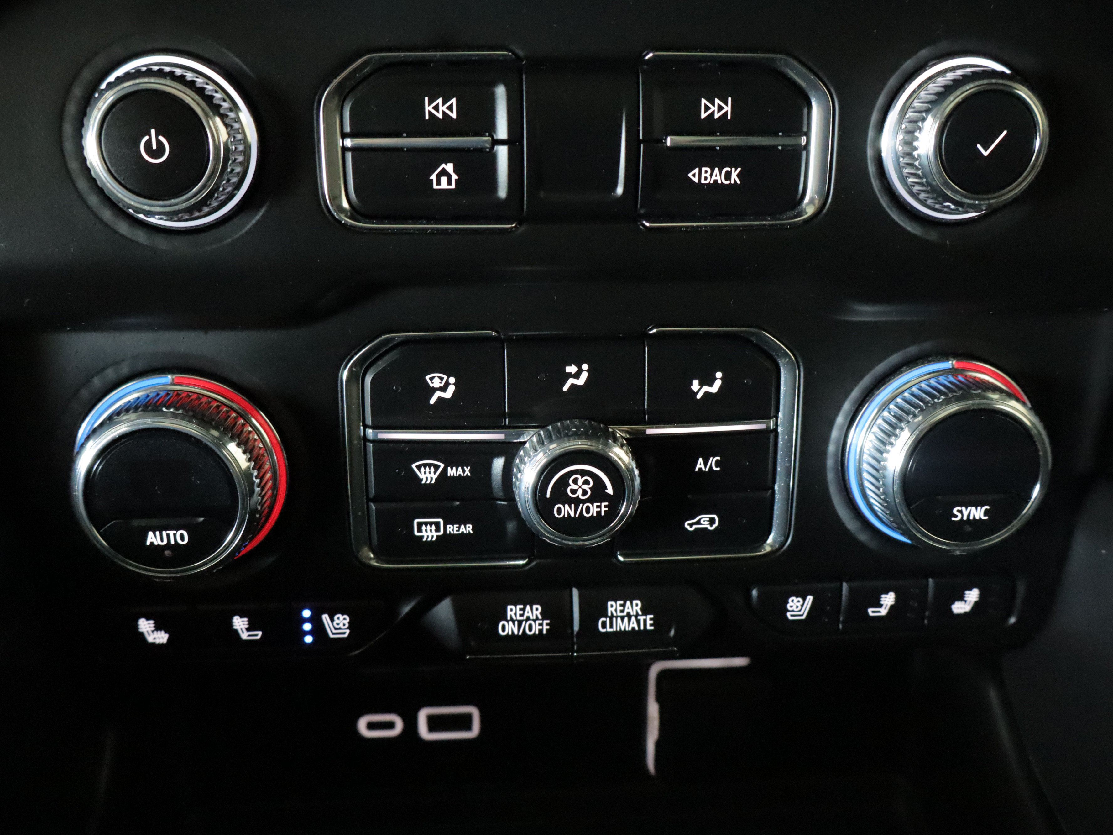 Used 2023 GMC Yukon XL AT4 AWD/4WD image 16