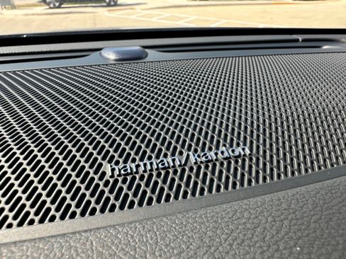 Certified 2025 Volvo V60 B5 Cross Country Ultra w/ Protection Package Premier image 21