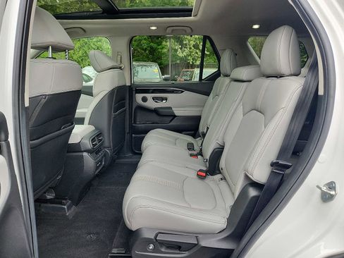 Certified 2023 Honda Pilot Touring image 10