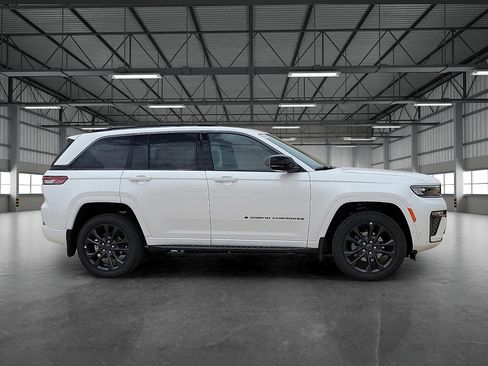 New 2026 Jeep Grand Cherokee Limited AWD/4WD image 5