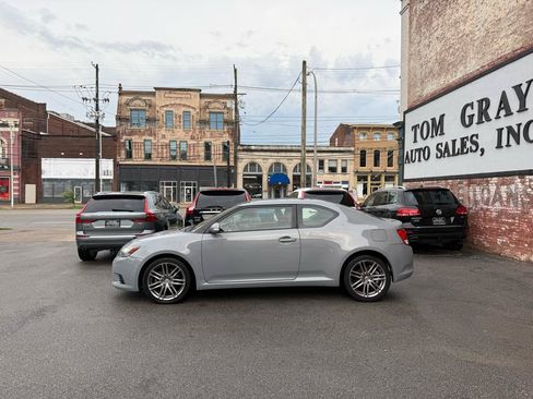Used 2011 Scion tC FWD image 5