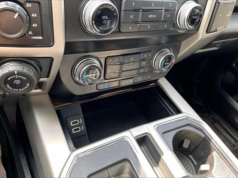 Used 2019 Ford F150 Lariat w/ Equipment Group 502A Luxury AWD/4WD image 33