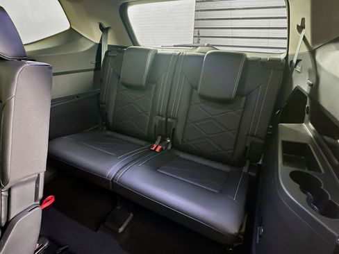 Used 2025 Volkswagen Atlas SE image 29