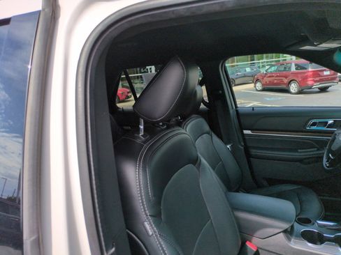 Used 2019 Ford Explorer Limited w/ Class III Trailer Tow Package FWD image 47